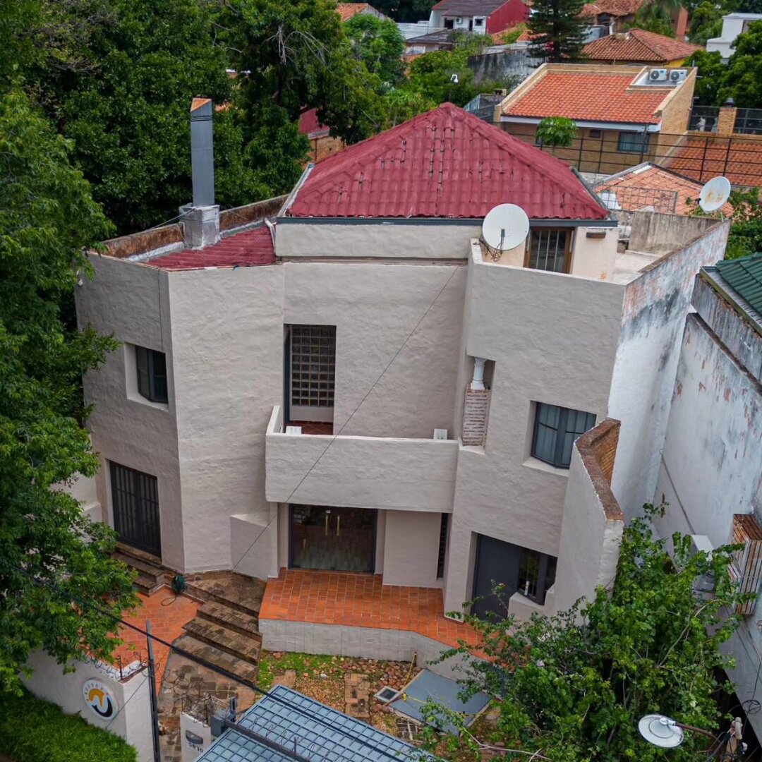 Vendo Amplio Duplex, con  cochera para dos vehiculos